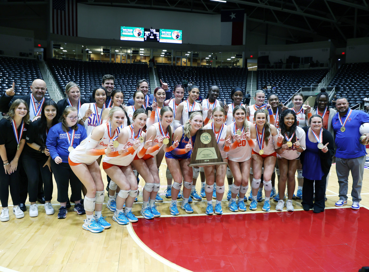 Nationally ranked Conroe Grand Oaks poses with the UIL Class 6A tournament trophy after shutting down Katy Cinco Ranch in an all-Houston area title.